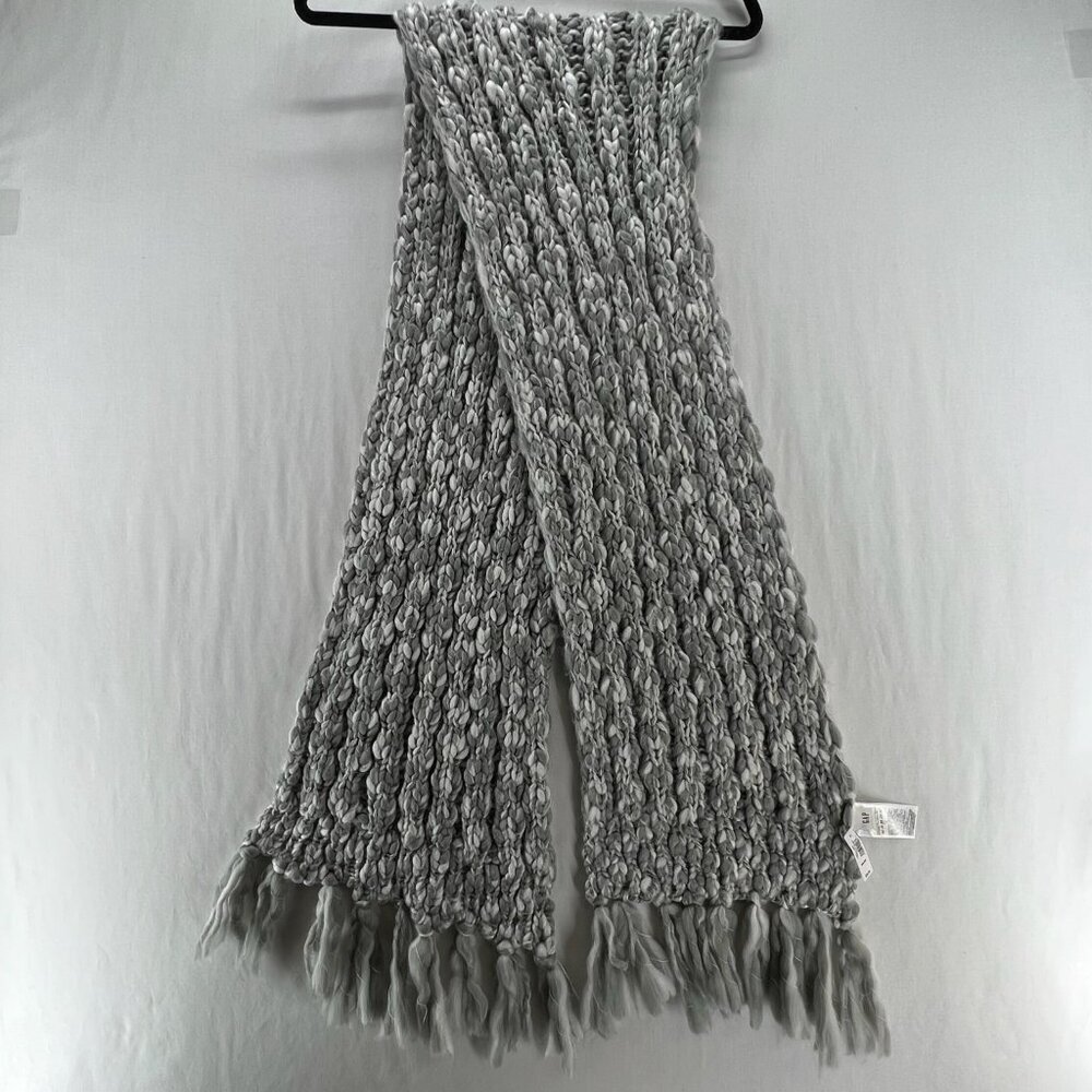 Gap Chunky Knit Scarf Neck Warmer One Size Fringed Soft Cozy Marled Gray White